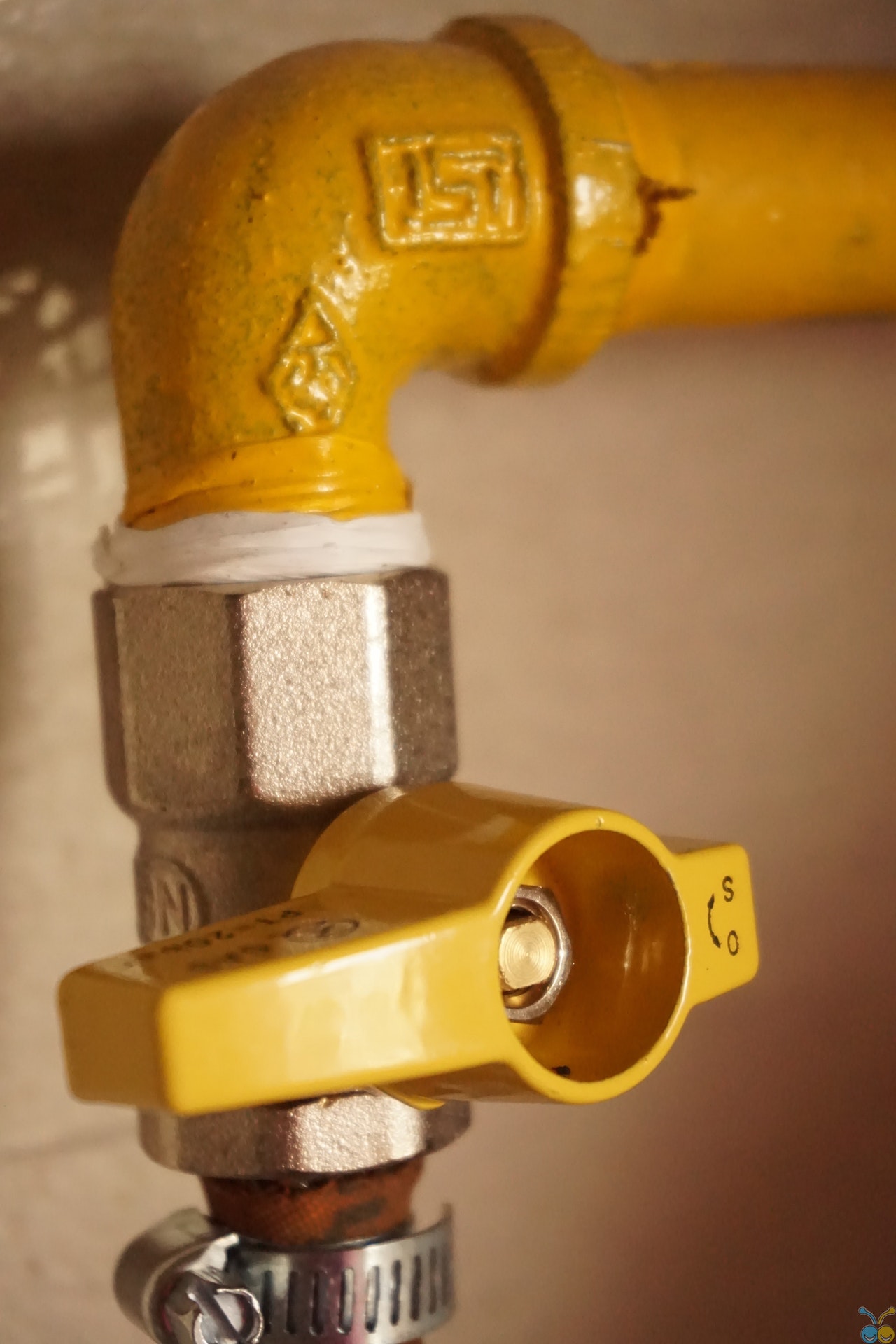 A new yellow shut off valve Meticulous_plumbing_kitchen_remodels_shut-off as part of a whole home repipe